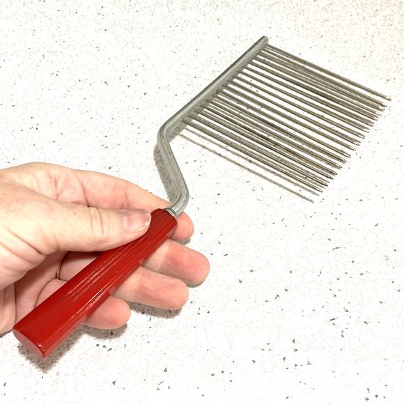 Vintage Red Bakelite Handle Cake Breaker / Cutter / Pastry Fork Kitchen Utensil - Picture 6 of 8